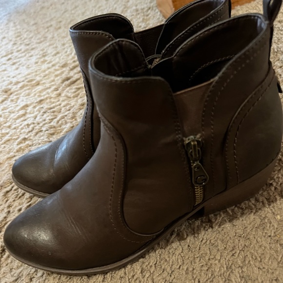 Guess Booties - Picture 2 of 9